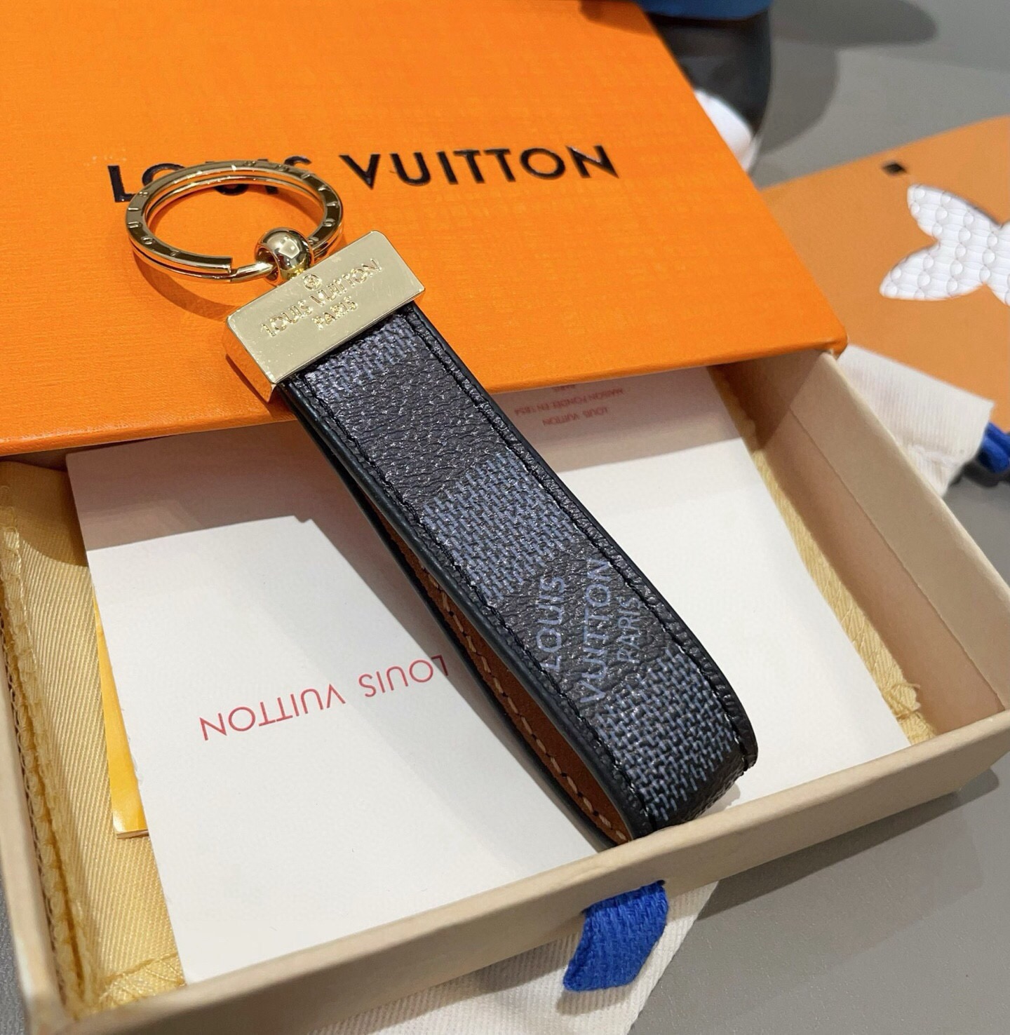 🔥LV 钥匙扣车钥匙扣经典老花/黑格，Monogram 帆布不仅精美，而且经久耐用， 是 Dragonne 钥匙扣理想的