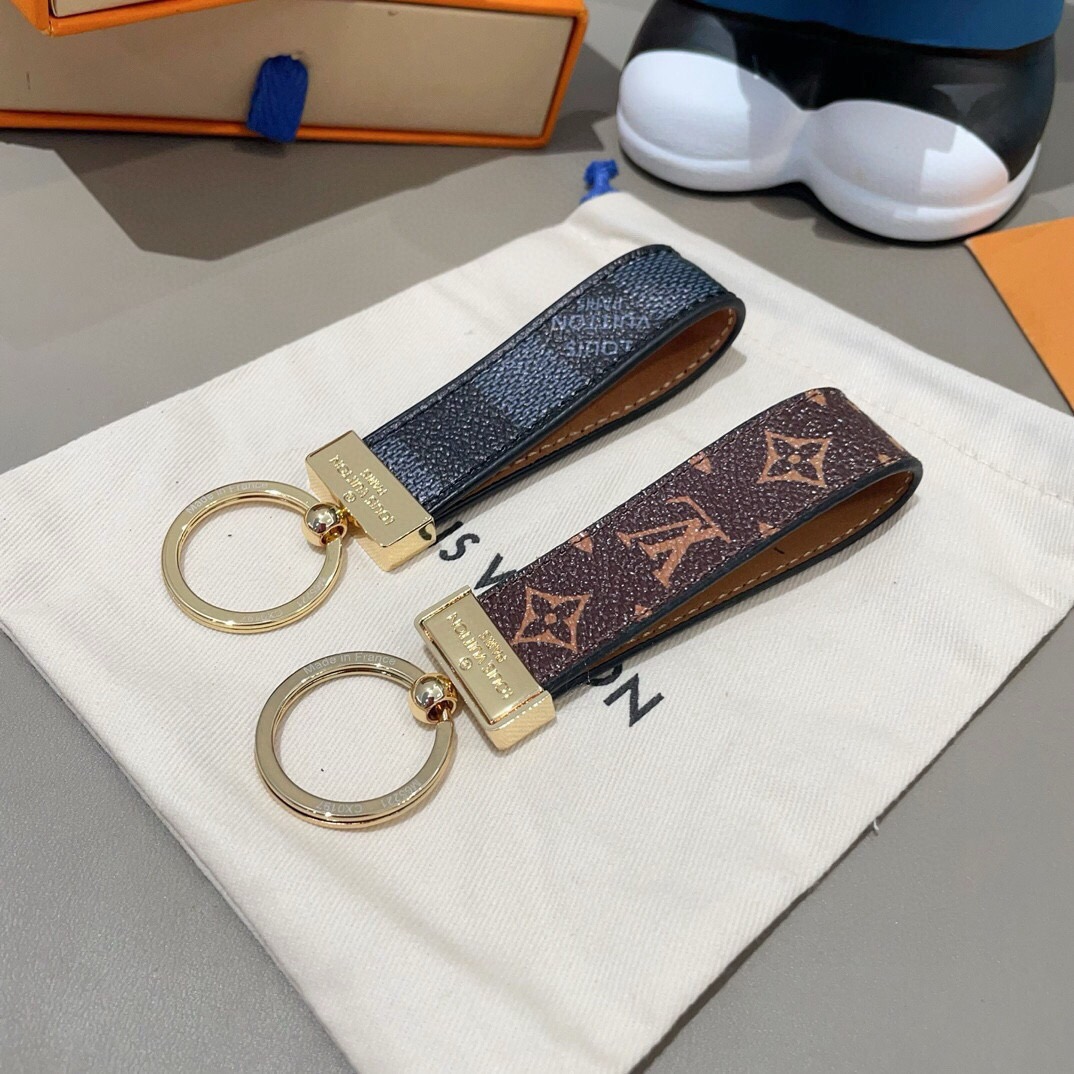 🔥LV 钥匙扣车钥匙扣经典老花/黑格，Monogram 帆布不仅精美，而且经久耐用， 是 Dragonne 钥匙扣理想的