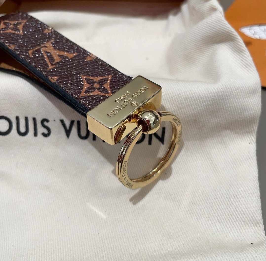 🔥LV 钥匙扣车钥匙扣经典老花/黑格，Monogram 帆布不仅精美，而且经久耐用， 是 Dragonne 钥匙扣理想的