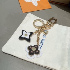 🔥LOUIS VUITTON官网钥匙扣 LV经典四瓣花设计,63084 包饰🌹钥匙扣 原版开模代购级品质, 合金金水电 🔥LOUIS VUITTON官网钥匙扣 LV经典四瓣花设计,63084 包饰🌹钥匙扣 原版开模代购级品质, 合金金水电
