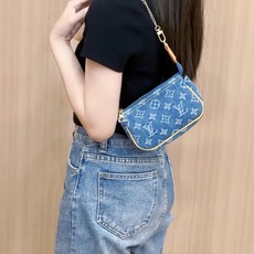 ➕配斜挎长链❗️新品❗️☀️Louis Vuitton 路易威登lv迷你牛仔麻将包 手机包 钥匙扣 可斜挎 手提 尺寸 ➕配斜挎长链❗️新品❗️☀️Louis Vuitton 路易威登lv迷你牛仔麻将包 手机包 钥匙扣 可斜挎 手提 尺寸