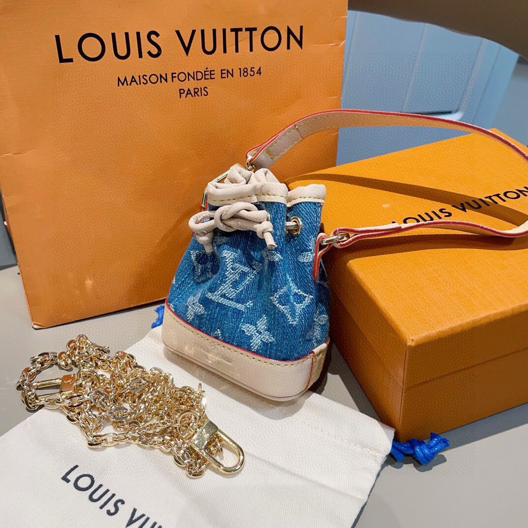 配链条❗️新品❗️ MICRO NOE 包饰 斜挎mini包包钥匙扣 Louis Vuitton 路易威登lv迷你牛仔水 配链条❗️新品❗️ MICRO NOE 包饰 斜挎mini包包钥匙扣 Louis Vuitton 路易威登lv迷你牛仔水