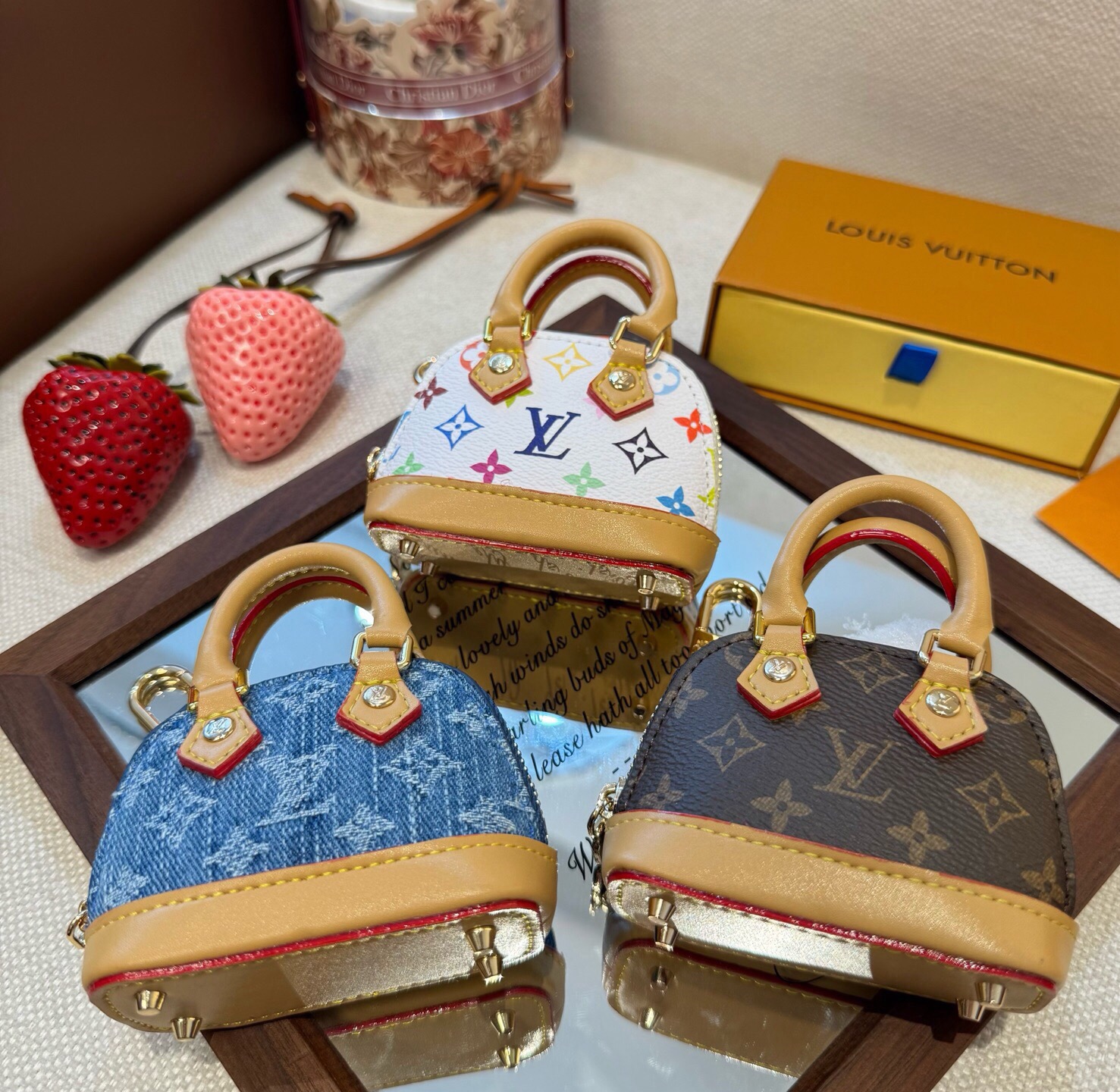 ❗爆款🔥路易威登LOUIS VUITTON 新款 老花&白三彩mini包包贝壳包 LV包包挂饰,钥匙扣,零钱包,耳机包 ❗爆款🔥路易威登LOUIS VUITTON 新款 老花&白三彩mini包包贝壳包 LV包包挂饰,钥匙扣,零钱包,耳机包