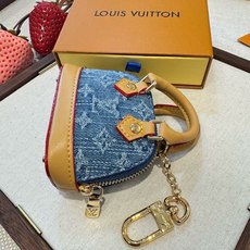 ❗爆款🔥路易威登LOUIS VUITTON 新款 老花&白三彩mini包包贝壳包 LV包包挂饰,钥匙扣,零钱包,耳机包 ❗爆款🔥路易威登LOUIS VUITTON 新款 老花&白三彩mini包包贝壳包 LV包包挂饰,钥匙扣,零钱包,耳机包