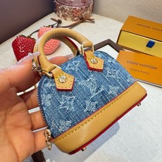 ❗爆款🔥路易威登LOUIS VUITTON 新款 老花&白三彩mini包包贝壳包 LV包包挂饰,钥匙扣,零钱包,耳机包 ❗爆款🔥路易威登LOUIS VUITTON 新款 老花&白三彩mini包包贝壳包 LV包包挂饰,钥匙扣,零钱包,耳机包