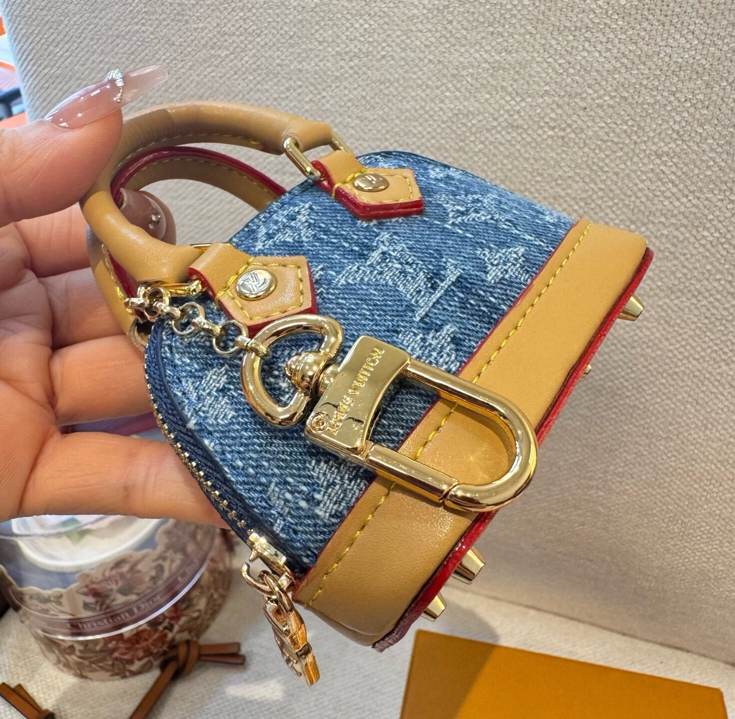 ❗爆款🔥路易威登LOUIS VUITTON 新款 老花&白三彩mini包包贝壳包 LV包包挂饰,钥匙扣,零钱包,耳机包 ❗爆款🔥路易威登LOUIS VUITTON 新款 老花&白三彩mini包包贝壳包 LV包包挂饰,钥匙扣,零钱包,耳机包
