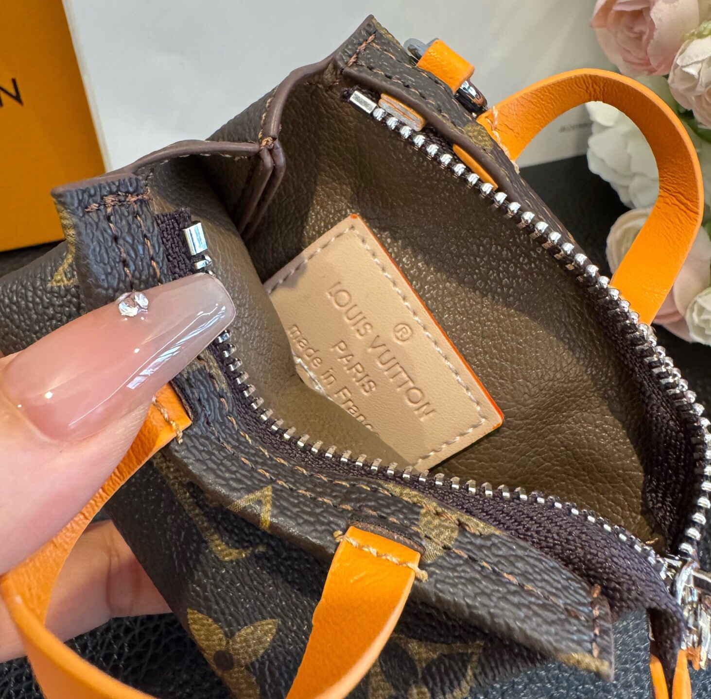 🔥Lv购物袋mini零钱包 👛耳机🎧包 ✨可装口红💄零钱等Mini小拎包，可挂包包上 腰带上 小巧精致💸潮流高档小包包