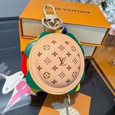 🔥新品❗️迷你汉堡🍔挂件挂饰Lv钥匙扣 蓝牙耳机包 Louis Vuitton 路易威登汉堡包🍔汉堡耳机包挂饰挂件户外休 🔥新品❗️迷你汉堡🍔挂件挂饰Lv钥匙扣 蓝牙耳机包 Louis Vuitton 路易威登汉堡包🍔汉堡耳机包挂饰挂件户外休