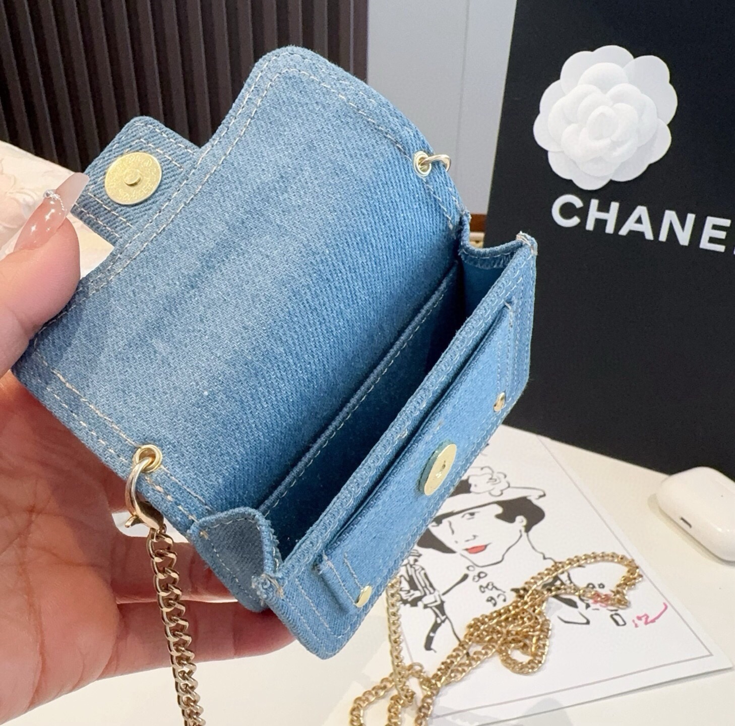 ❤️香奈儿CHANEL官网新款mini斜挎包包 零钱包👛搭配链条 可拆卸❤️可放耳机 纸巾 口红💄 钥匙 等小物件  尺