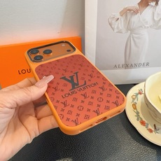 🔥上新🆕星宇橙🧡LV手机壳 水晶闪粉浮雕高光金属镜头圈软边全包 型号:为了不出现报错型号,请打开本机查看手机设置显示的型 🔥上新🆕星宇橙🧡LV手机壳 水晶闪粉浮雕高光金属镜头圈软边全包 型号:为了不出现报错型号,请打开本机查看手机设置显示的型