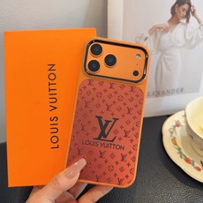 🔥上新🆕星宇橙🧡LV手机壳 水晶闪粉浮雕高光金属镜头圈软边全包 型号:为了不出现报错型号,请打开本机查看手机设置显示的型 🔥上新🆕星宇橙🧡LV手机壳 水晶闪粉浮雕高光金属镜头圈软边全包 型号:为了不出现报错型号,请打开本机查看手机设置显示的型