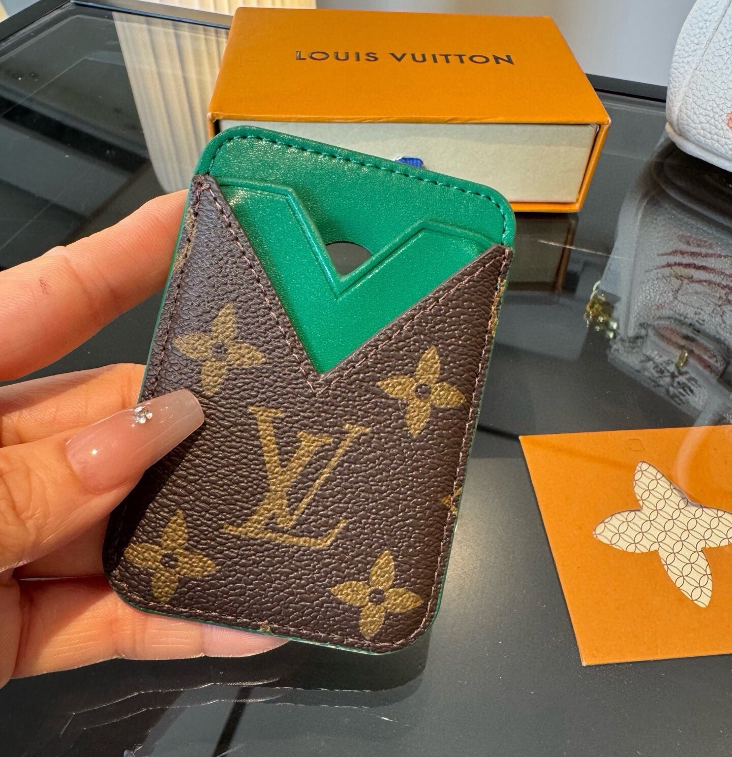 🔥LV官网磁吸卡包  手机磁吸卡包 顶级高品质[强]磁吸式卡夹，尺寸：长6.5*高9.5*宽0.5厘米