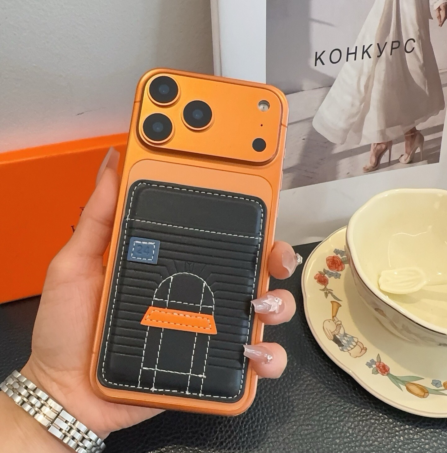 🔥爱马仕官网磁吸卡包  爱马仕房子刺绣手机磁吸卡包 顶级高品质[强]磁吸式卡夹，尺寸：长6.5*高9.5*宽0.5厘米