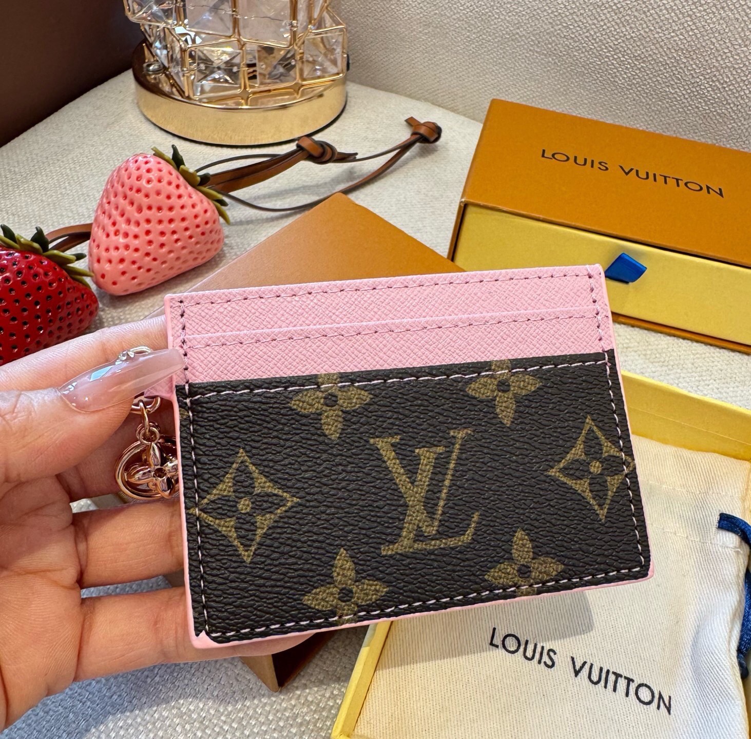 🔥新品官网同步LV经典老花卡包，包包挂饰 多功能零钱包钥匙扣，五金吊坠多个卡位