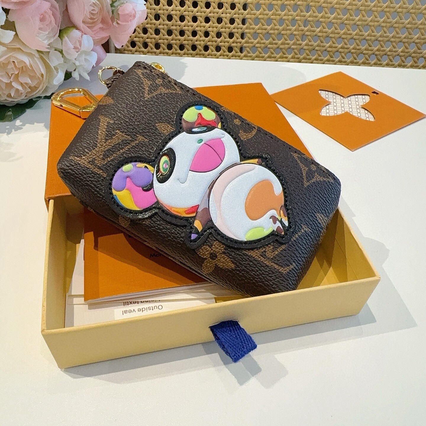 LV村上隆合作款熊猫零钱包卡包 挂饰☀️Louis Vuitton 路易威登lv钥匙扣钥匙包卡包PU材质 原版logo 