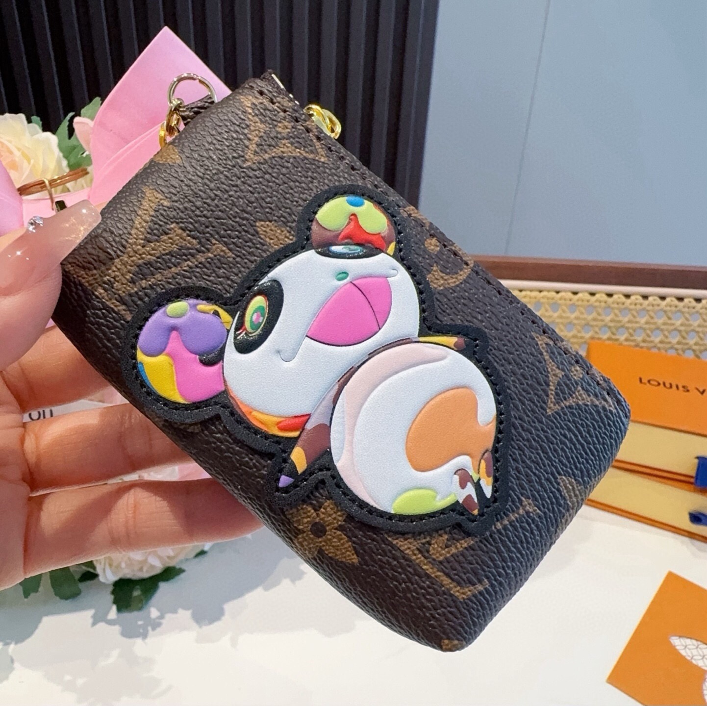 LV村上隆合作款熊猫零钱包卡包 挂饰☀️Louis Vuitton 路易威登lv钥匙扣钥匙包卡包PU材质 原版logo 