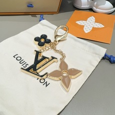 🔥LOUIS VUITTON官网钥匙扣 LV经典四瓣花设计,精钢电镀搭配精致珐琅 高品质 不是市面普通版本 优雅的珐琅是 🔥LOUIS VUITTON官网钥匙扣 LV经典四瓣花设计,精钢电镀搭配精致珐琅 高品质 不是市面普通版本 优雅的珐琅是