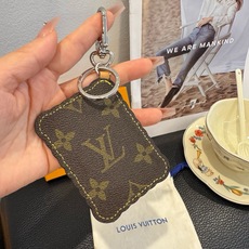 LV钥匙扣 BISCUIT 包饰与钥匙扣 Louis Vuitton 路易威登LV饼干钥匙扣挂件挂饰 原版logo LV LV钥匙扣 BISCUIT 包饰与钥匙扣 Louis Vuitton 路易威登LV饼干钥匙扣挂件挂饰 原版logo LV