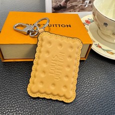 LV钥匙扣 BISCUIT 包饰与钥匙扣 Louis Vuitton 路易威登LV饼干钥匙扣挂件挂饰 原版logo LV LV钥匙扣 BISCUIT 包饰与钥匙扣 Louis Vuitton 路易威登LV饼干钥匙扣挂件挂饰 原版logo LV