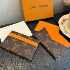 LV卡包零钱包 多个卡位 官网同步 尺寸:10.5x8 LV卡包零钱包 多个卡位 官网同步 尺寸:10.5x8