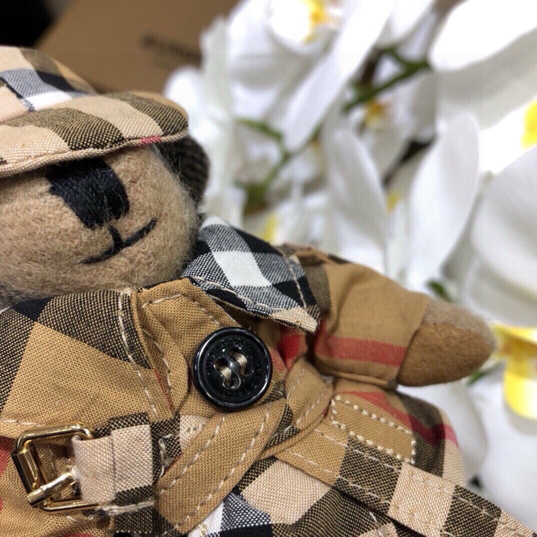 Burberry代工厂小熊🐻挂件，巴宝莉披丝巾泰迪熊钥匙扣挂件  温柔到心里🥰  准备已久、精致自留 ！ 内部填充物与专