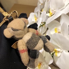 Burberry代工厂小熊🐻挂件 ,熊泰迪熊钥匙扣挂件 温柔到心里🥰 准备已久、精致自留 ! 内部填充物与专柜一致, Burberry代工厂小熊🐻挂件 ,熊泰迪熊钥匙扣挂件 温柔到心里🥰 准备已久、精致自留 ! 内部填充物与专柜一致,