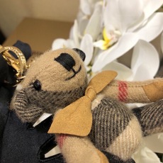 Burberry代工厂小熊🐻挂件 ,熊泰迪熊钥匙扣挂件 温柔到心里🥰 准备已久、精致自留 ! 内部填充物与专柜一致, Burberry代工厂小熊🐻挂件 ,熊泰迪熊钥匙扣挂件 温柔到心里🥰 准备已久、精致自留 ! 内部填充物与专柜一致,