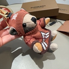 🔥Burberry代工厂小熊🐻挂件,巴宝莉🐻毛衣泰迪熊钥匙扣包饰挂件 温柔到心里🥰 准备已久、精致自留 ! 内部填充 🔥Burberry代工厂小熊🐻挂件,巴宝莉🐻毛衣泰迪熊钥匙扣包饰挂件 温柔到心里🥰 准备已久、精致自留 ! 内部填充