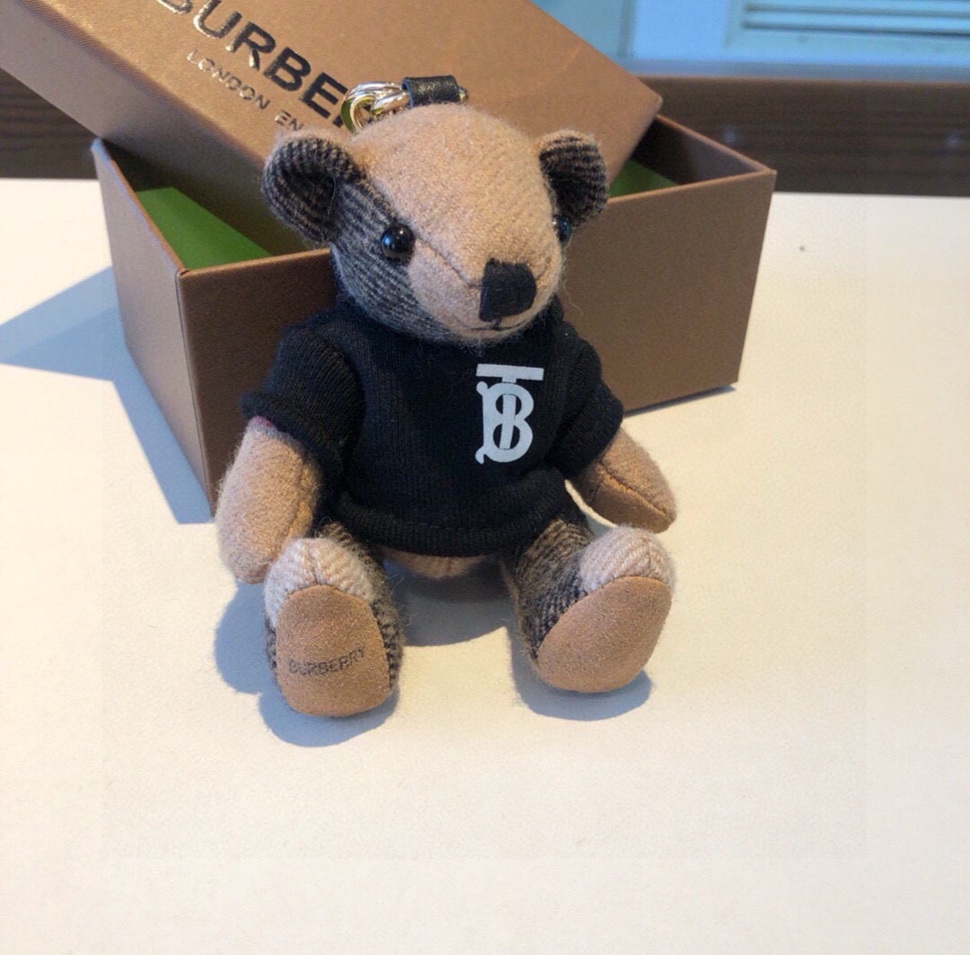 Burberry代工厂小熊🐻挂件，巴宝莉🐻卫衣泰迪熊钥匙扣挂件  温柔到心里🥰  准备已久、精致自留 ！ 内部填充物与专