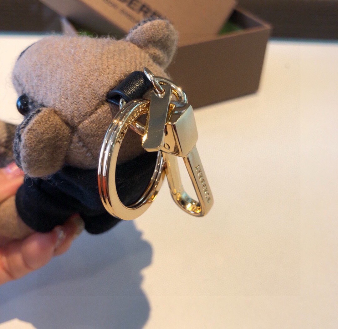 Burberry代工厂小熊🐻挂件，巴宝莉🐻卫衣泰迪熊钥匙扣挂件  温柔到心里🥰  准备已久、精致自留 ！ 内部填充物与专