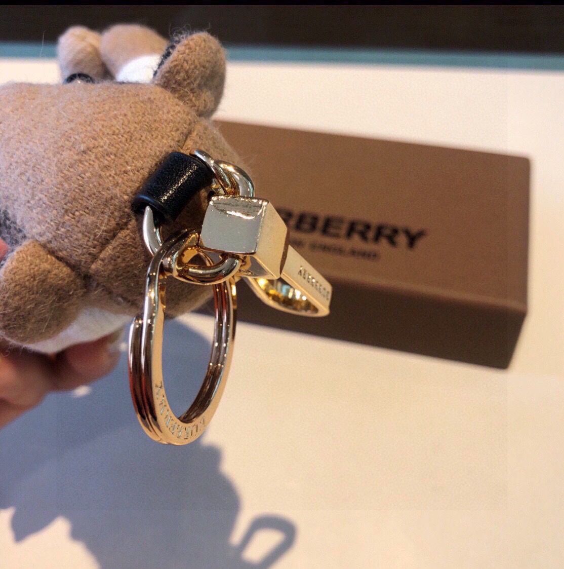 Burberry代工厂小熊🐻挂件，巴宝莉🐻卫衣泰迪熊钥匙扣挂件  温柔到心里🥰  准备已久、精致自留 ！ 内部填充物与专