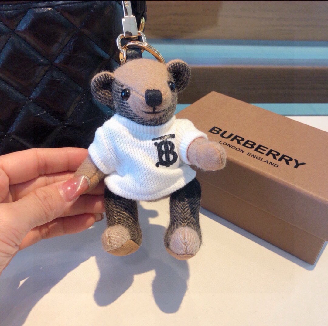Burberry代工厂小熊🐻挂件，巴宝莉🐻卫衣泰迪熊钥匙扣挂件  温柔到心里🥰  准备已久、精致自留 ！ 内部填充物与专