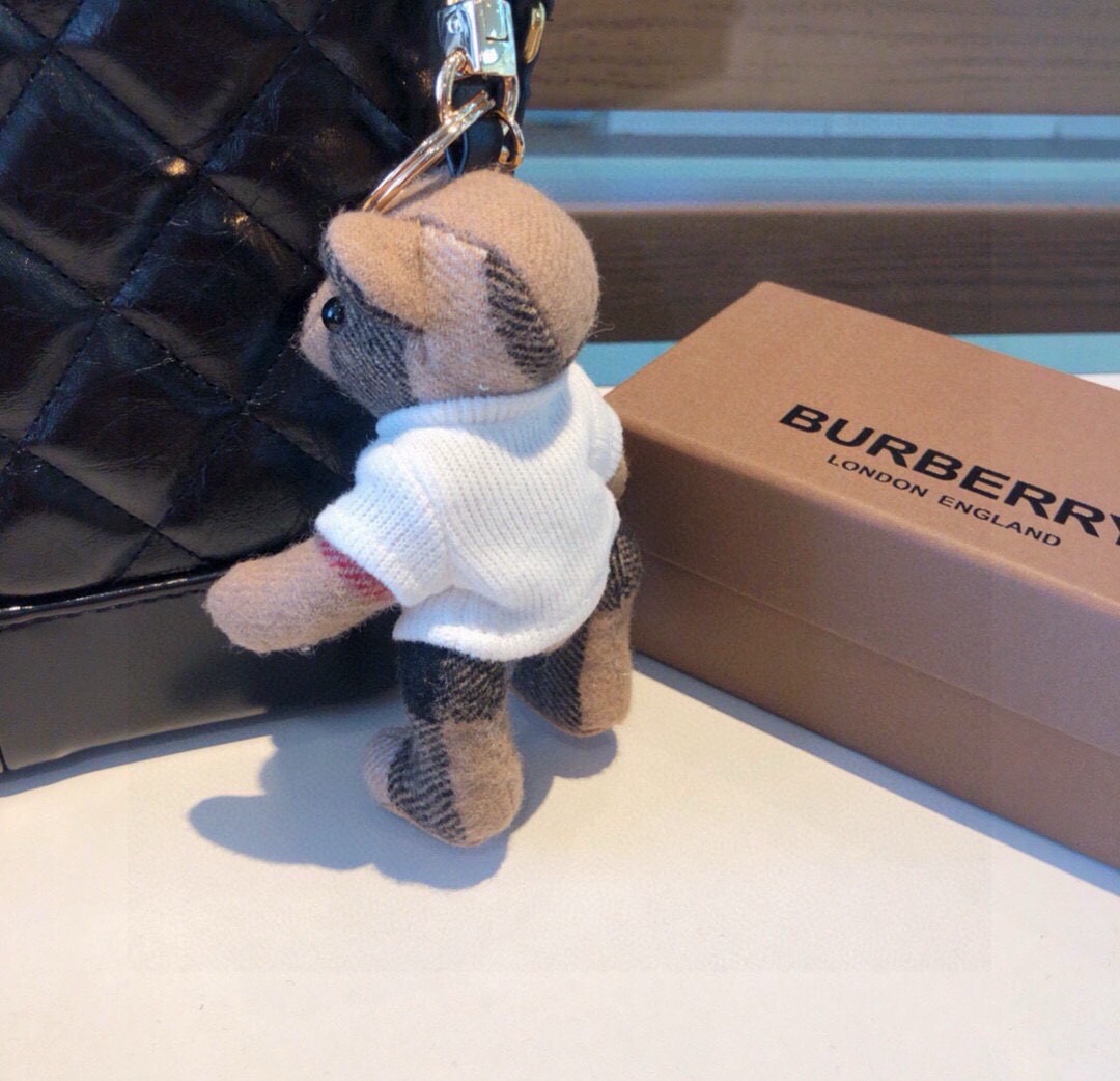 Burberry代工厂小熊🐻挂件，巴宝莉🐻卫衣泰迪熊钥匙扣挂件  温柔到心里🥰  准备已久、精致自留 ！ 内部填充物与专
