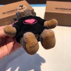 Burberry代工厂小熊🐻挂件,巴宝莉🐻毛衣泰迪熊钥匙扣挂件 温柔到心里🥰 准备已久、精致自留 ! 内部填充物与专 Burberry代工厂小熊🐻挂件,巴宝莉🐻毛衣泰迪熊钥匙扣挂件 温柔到心里🥰 准备已久、精致自留 ! 内部填充物与专