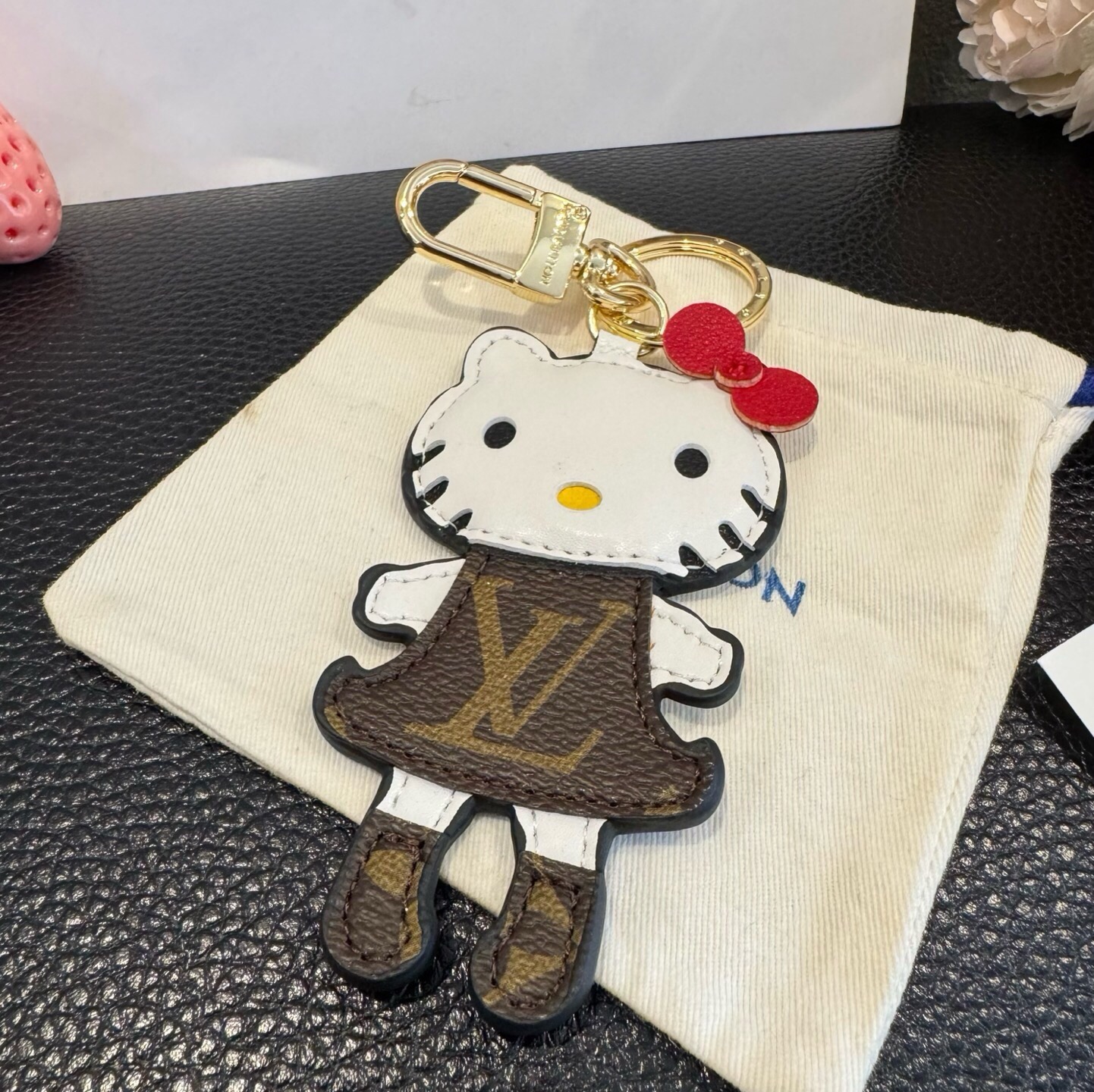 ❗新品❗Lv钥匙扣 kt猫🐱挂饰包包挂件 独家原单 LOUIS VUITTON 新款  顶级进口PU材质 五金为进口钢 