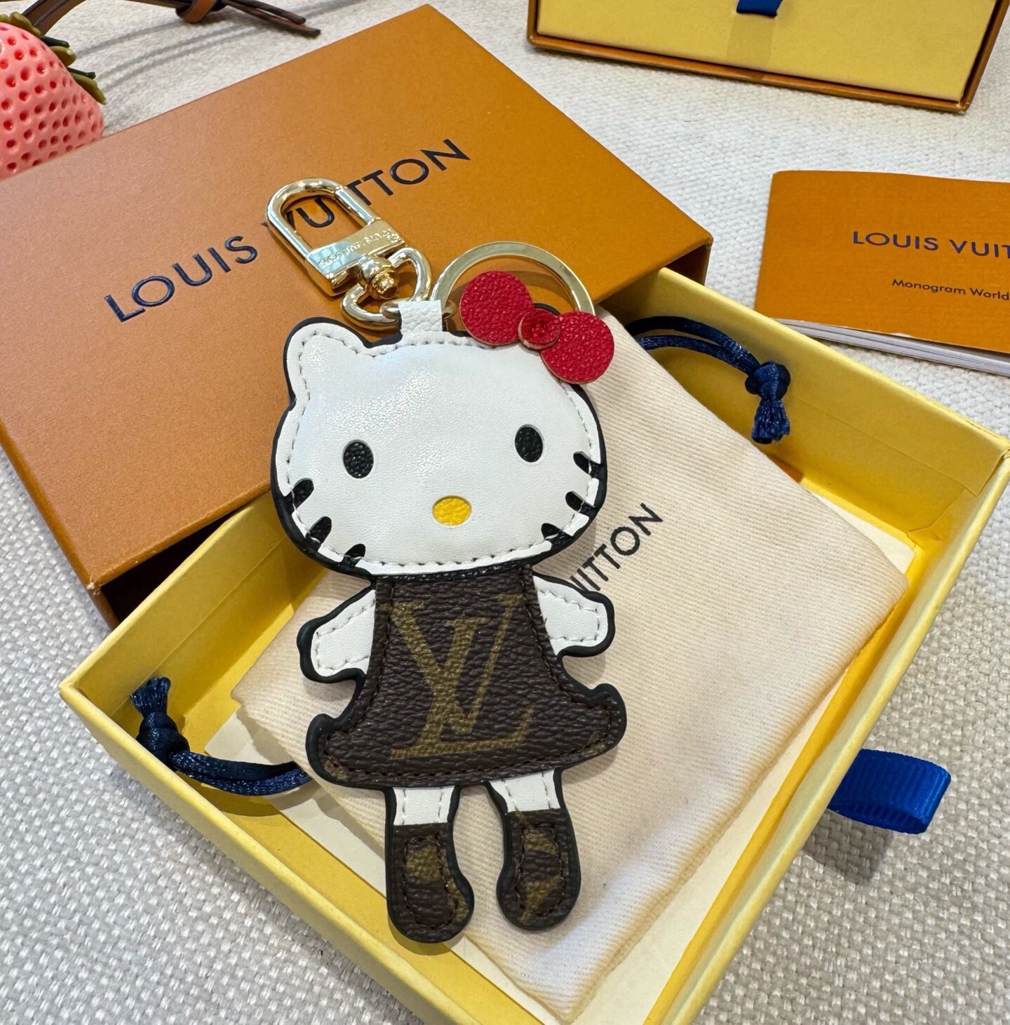 ❗新品❗Lv钥匙扣 kt猫🐱挂饰包包挂件 独家原单 LOUIS VUITTON 新款  顶级进口PU材质 五金为进口钢 