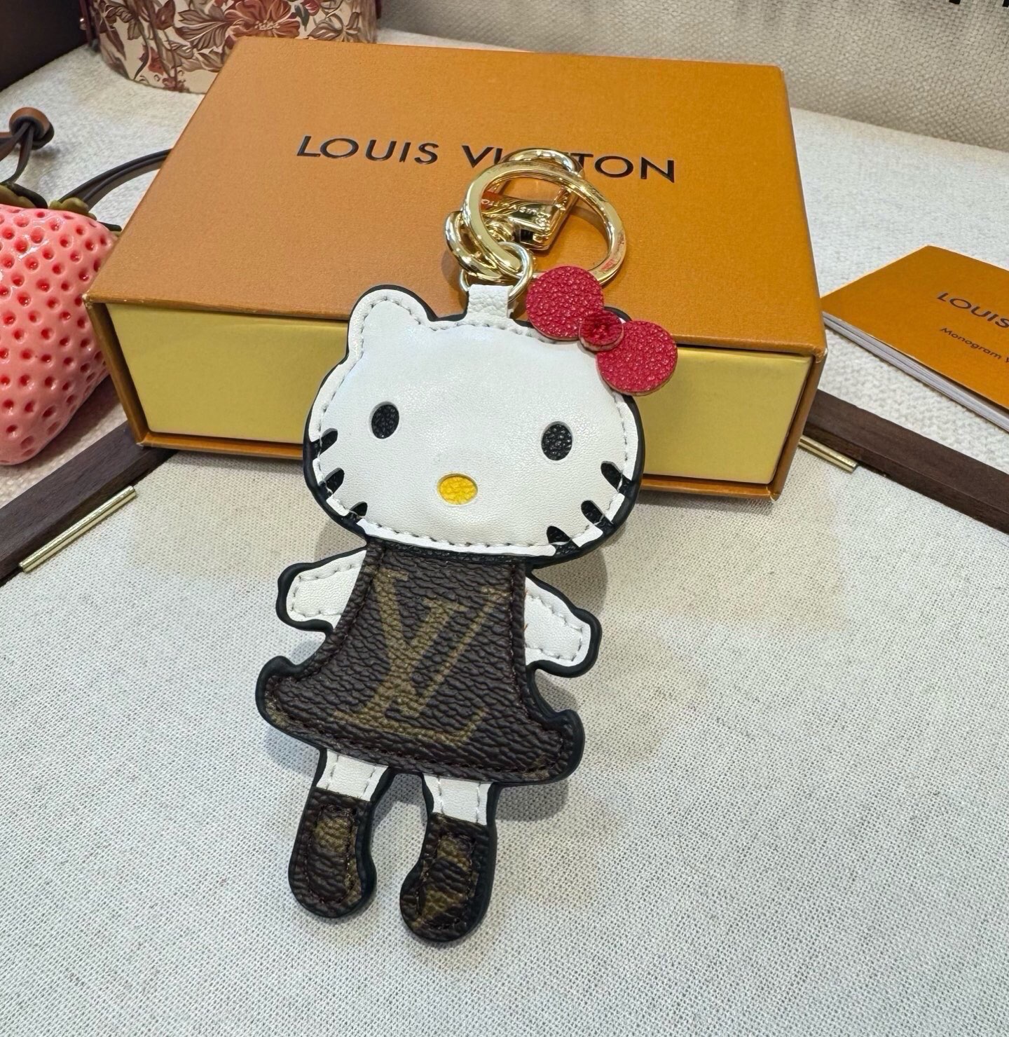 ❗新品❗Lv钥匙扣 kt猫🐱挂饰包包挂件 独家原单 LOUIS VUITTON 新款  顶级进口PU材质 五金为进口钢 