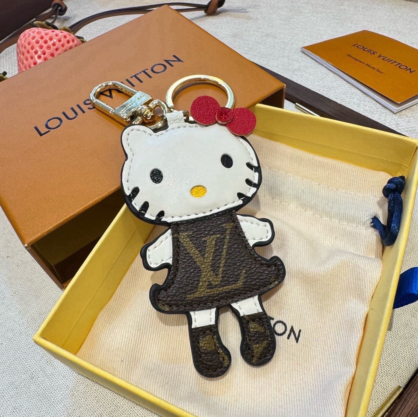 ❗新品❗Lv钥匙扣 kt猫🐱挂饰包包挂件 独家原单 LOUIS VUITTON 新款  顶级进口PU材质 五金为进口钢 