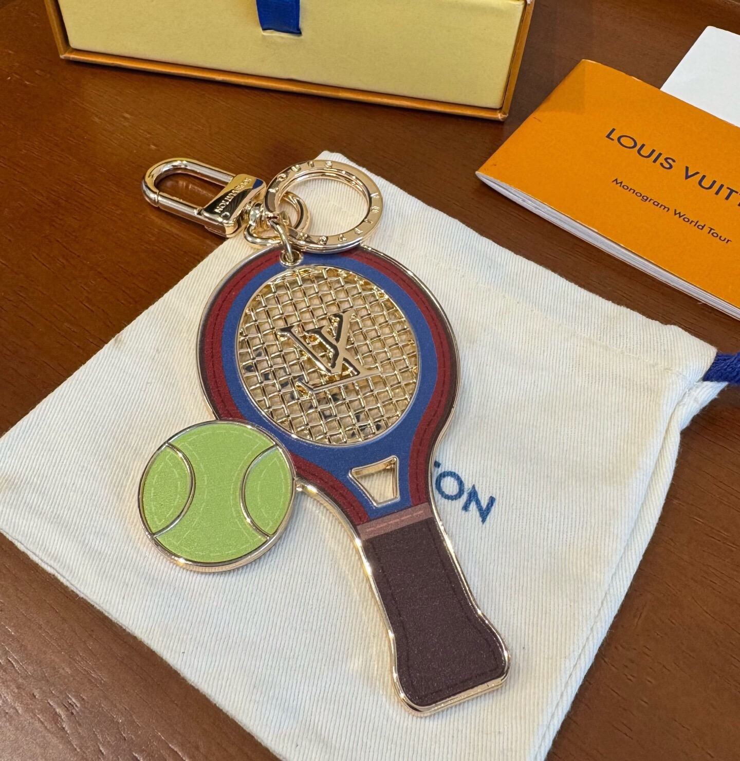 🔥M03925新款 LOUIS VUITTON LV 钥匙扣 TENNIS RACKET 包饰与钥匙扣 网球拍 包挂钥 🔥M03925新款 LOUIS VUITTON LV 钥匙扣 TENNIS RACKET 包饰与钥匙扣 网球拍 包挂钥