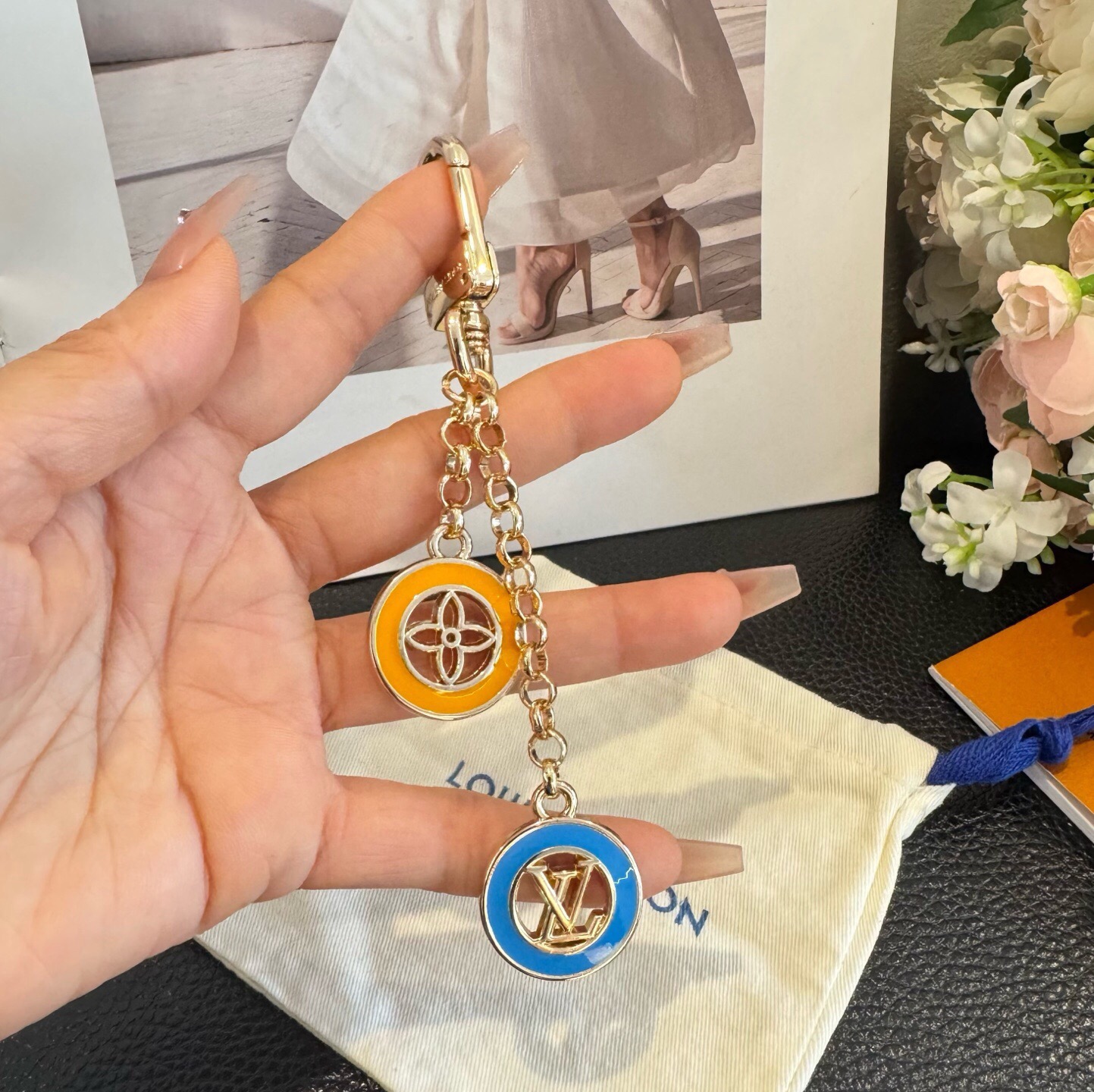 官网新款🔥LV钥匙扣 路易威登 Sailor包链 包包挂饰  精选莹亮金属材质，链节设计灵感源自航海主题，点缀经典四叶花