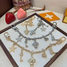🔥LV钥匙扣包链 多元素新款包包挂件包饰 SPring Street Chain 包饰将 Monogram 小海星和 L 🔥LV钥匙扣包链 多元素新款包包挂件包饰 SPring Street Chain 包饰将 Monogram 小海星和 L