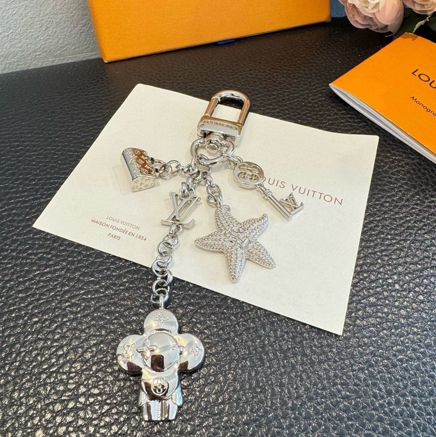🔥LV钥匙扣 多元素新款钥匙扣 包包挂件包饰 SPring Street Chain 包饰将 Monogram 小海星和