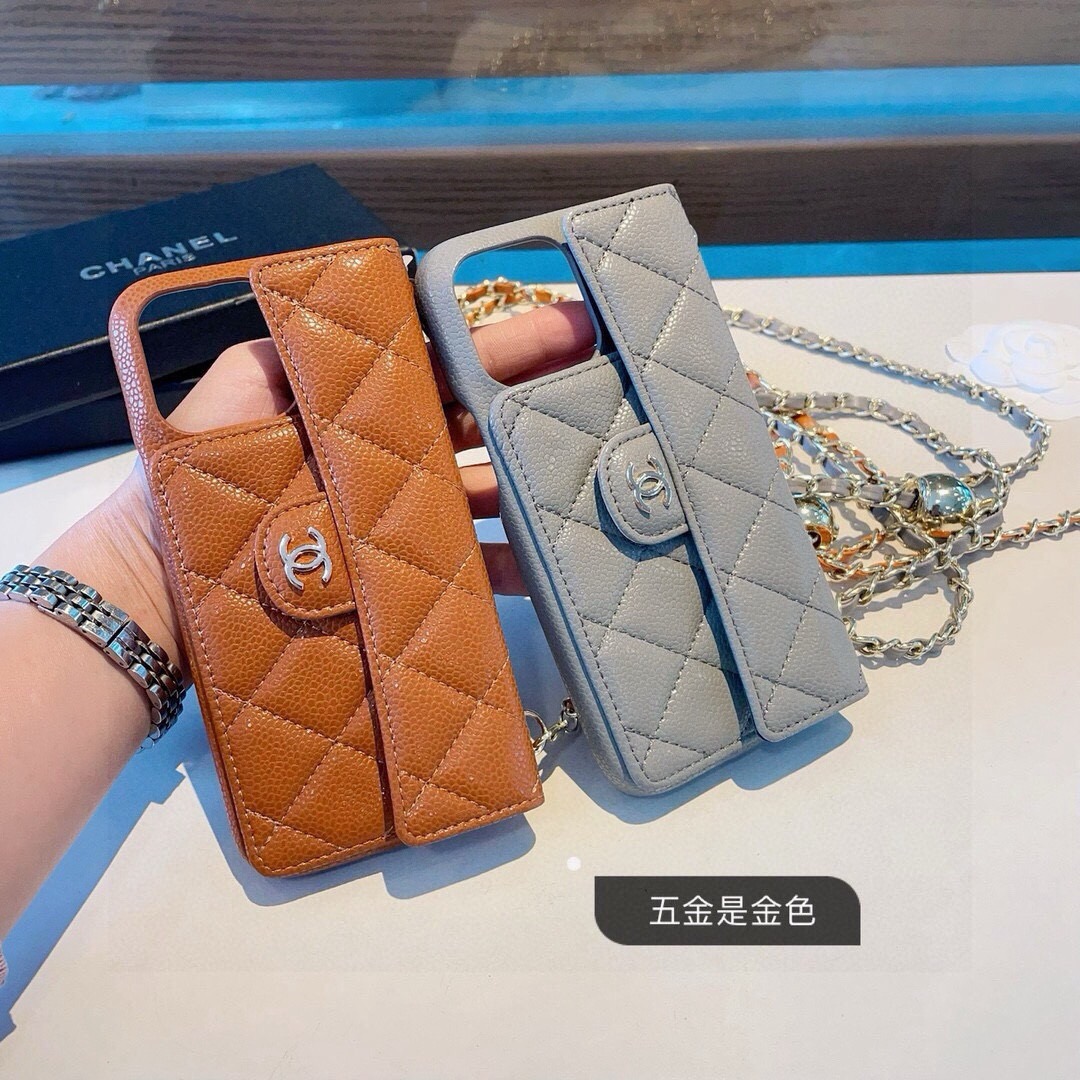 💃CHANEL💠香奈儿火爆时尚圈的手机壳  真香系列 热爆美拉德色系 专柜同款⛓链条双C小金球可调节链条长度 鱼子酱皮菱