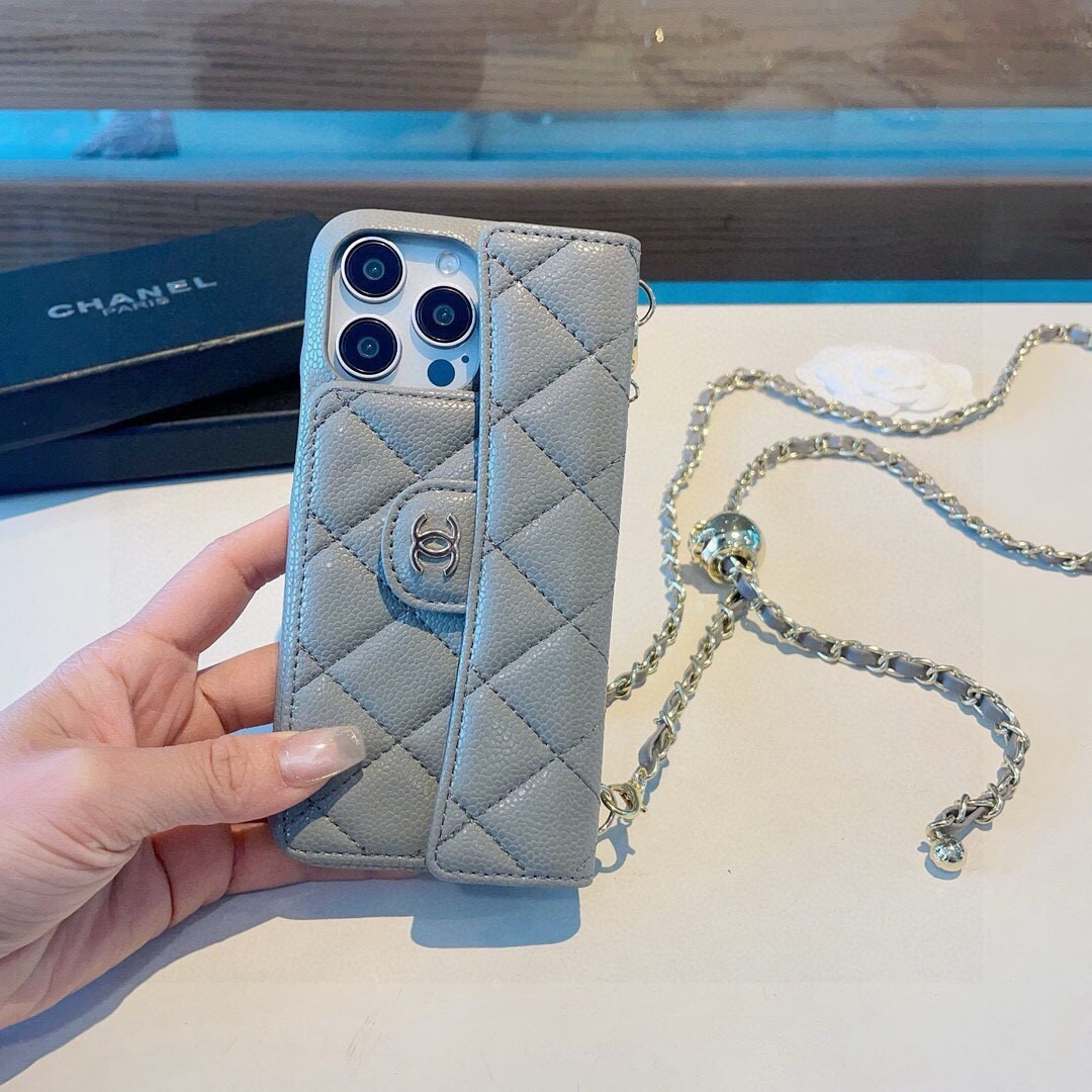 💃CHANEL💠香奈儿火爆时尚圈的手机壳  真香系列 热爆美拉德色系 专柜同款⛓链条双C小金球可调节链条长度 鱼子酱皮菱