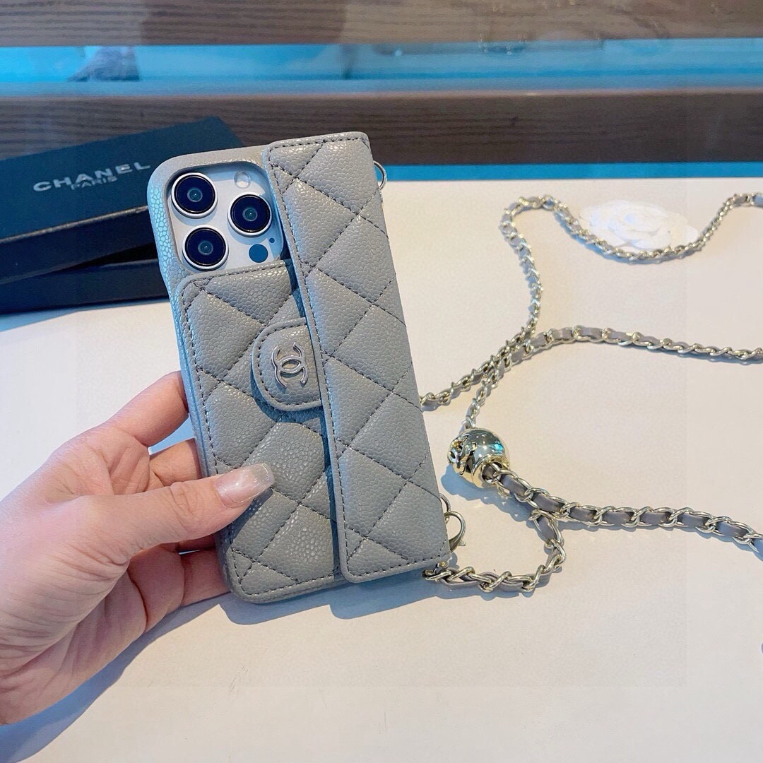 💃CHANEL💠香奈儿火爆时尚圈的手机壳  真香系列 热爆美拉德色系 专柜同款⛓链条双C小金球可调节链条长度 鱼子酱皮菱