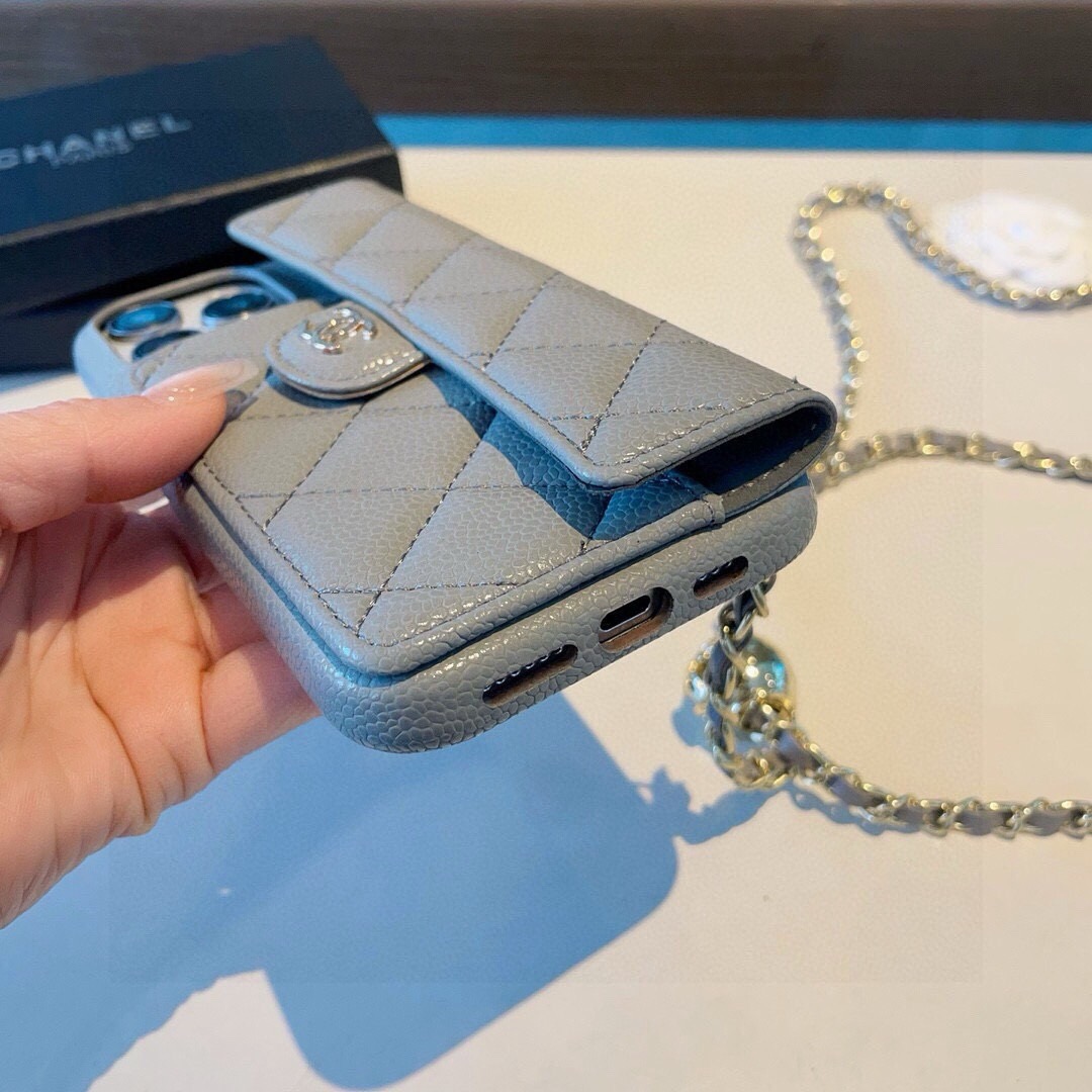 💃CHANEL💠香奈儿火爆时尚圈的手机壳  真香系列 热爆美拉德色系 专柜同款⛓链条双C小金球可调节链条长度 鱼子酱皮菱