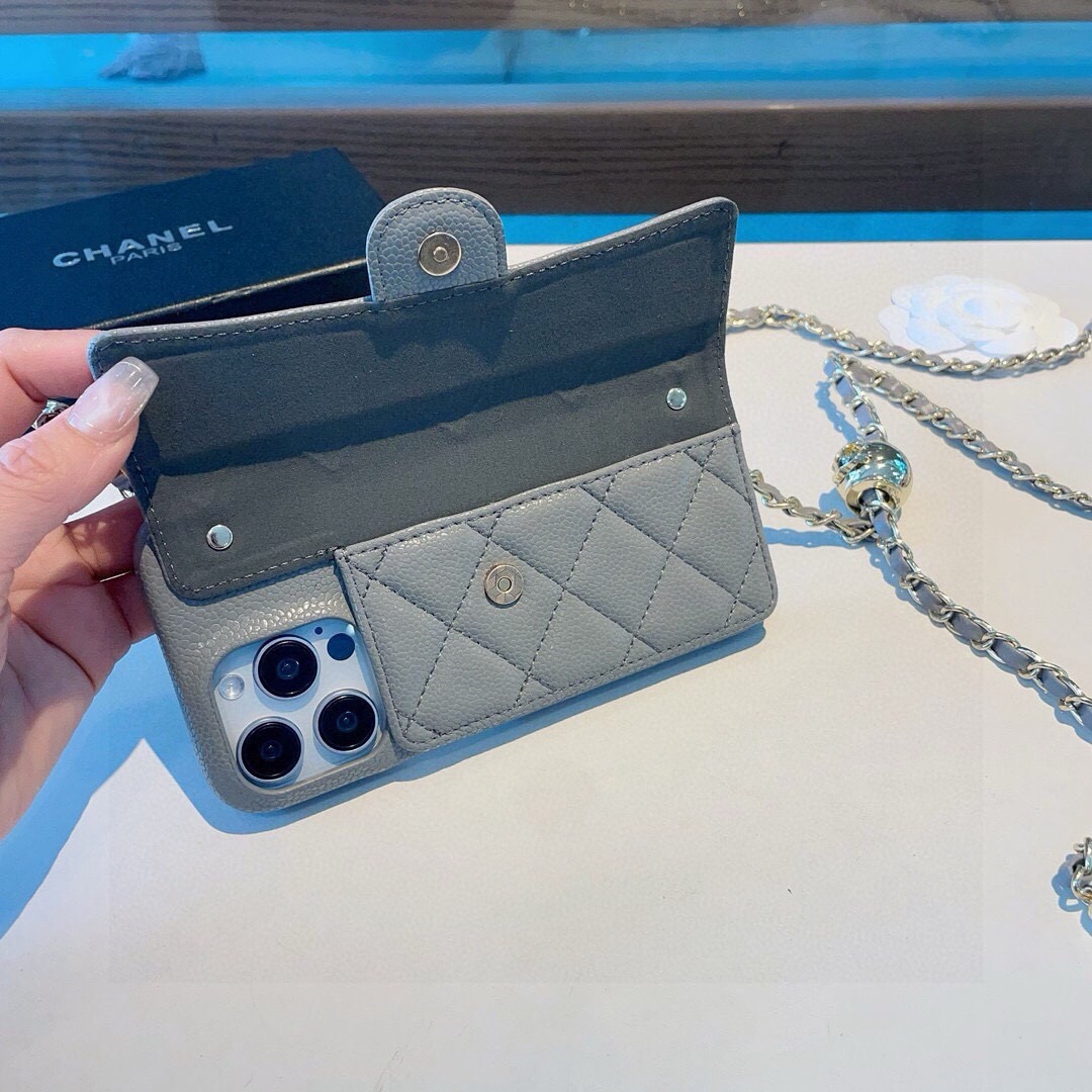 💃CHANEL💠香奈儿火爆时尚圈的手机壳  真香系列 热爆美拉德色系 专柜同款⛓链条双C小金球可调节链条长度 鱼子酱皮菱