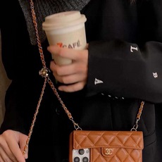 💃CHANEL💠香奈儿火爆时尚圈的手机壳 真香系列 热爆美拉德色系 专柜同款⛓链条双C小金球可调节链条长度 鱼子酱皮菱 💃CHANEL💠香奈儿火爆时尚圈的手机壳 真香系列 热爆美拉德色系 专柜同款⛓链条双C小金球可调节链条长度 鱼子酱皮菱
