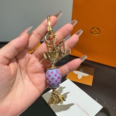 新款 LOUIS VUITTON新款 LV糖果🍬钥匙扣 包包挂件挂饰 钥匙扣 ☀本款 LV Sweets 包饰汲取童年欢 新款 LOUIS VUITTON新款 LV糖果🍬钥匙扣 包包挂件挂饰 钥匙扣 ☀本款 LV Sweets 包饰汲取童年欢
