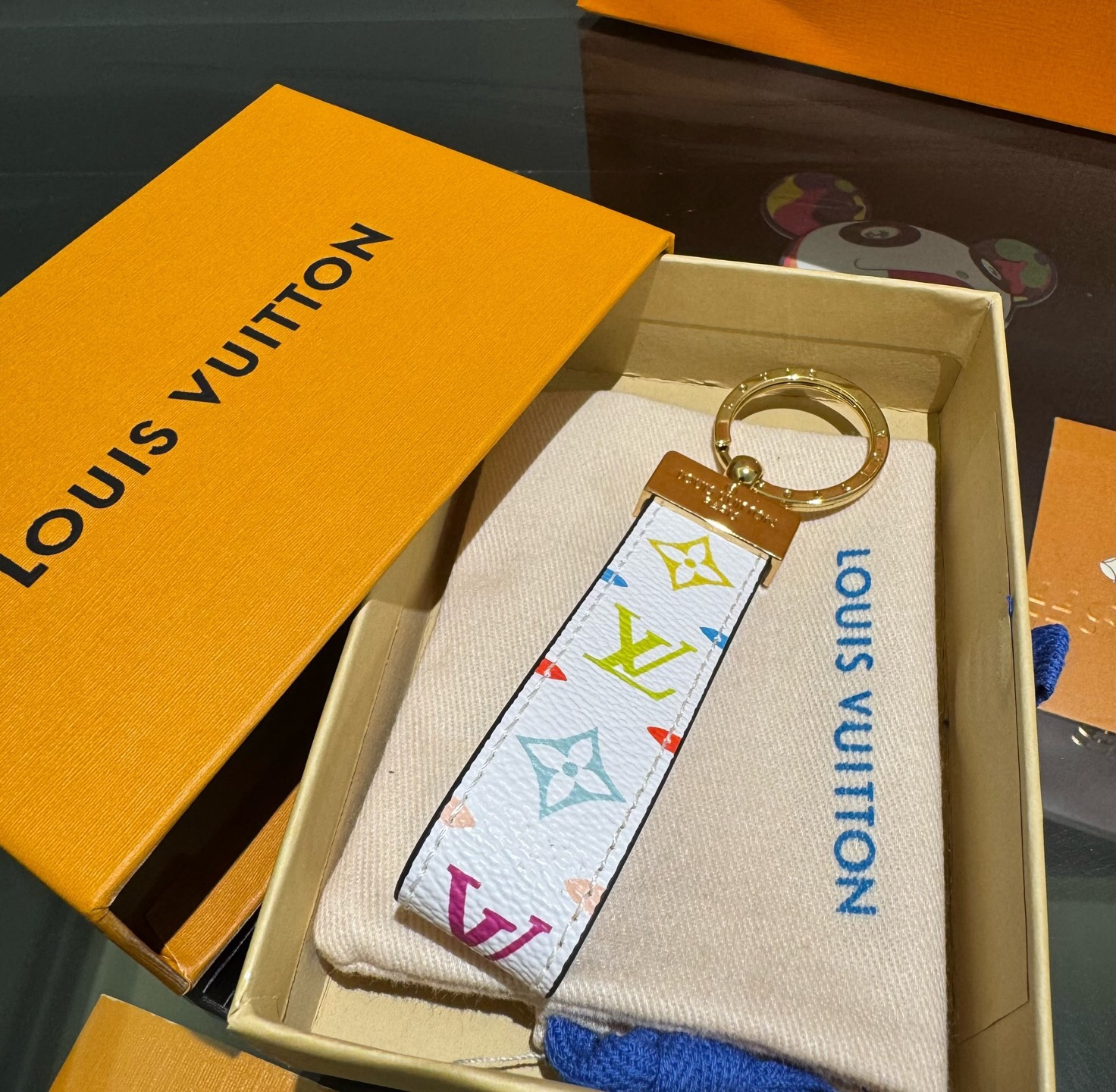 🔥LV 钥匙扣车钥匙扣经典老花/黑格，咖格/白彩/Monogram 帆布不仅精美，而且经久耐用， 是 Dragonne 